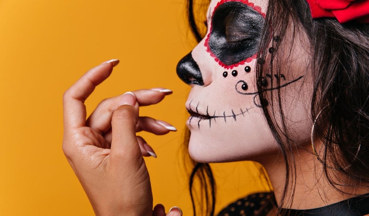 Cómo proteger su piel del daño causado por el maquillaje de Halloween