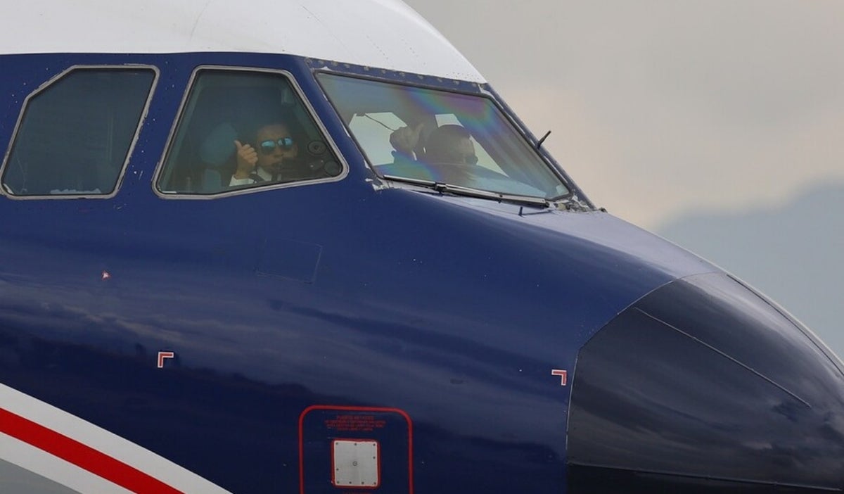 Controladores aéreos alertan por fallas que afectarían la seguridad operacional en Colombia