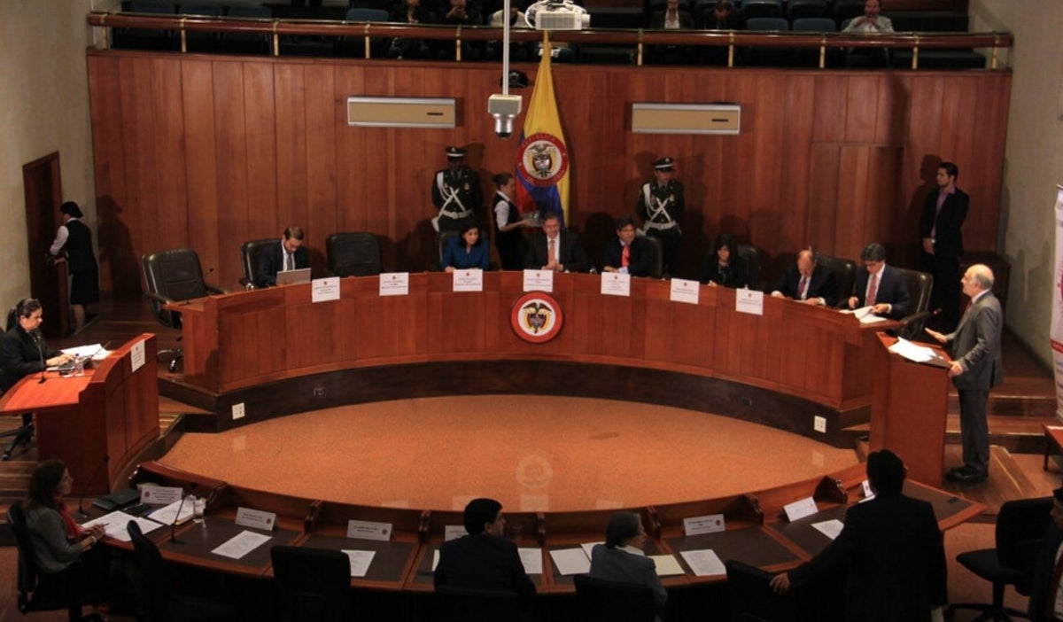 Corte Constitucional lanza convocatoria de prácticas para quienes no se han graduado