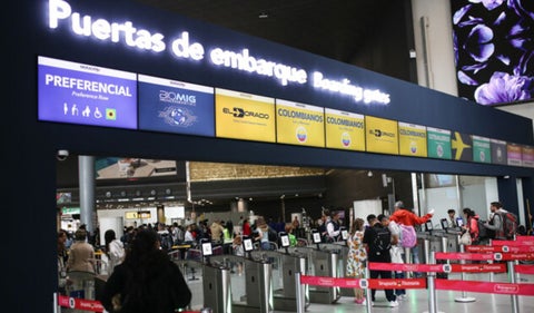 Demoras en migración en el aeropuerto El Dorado