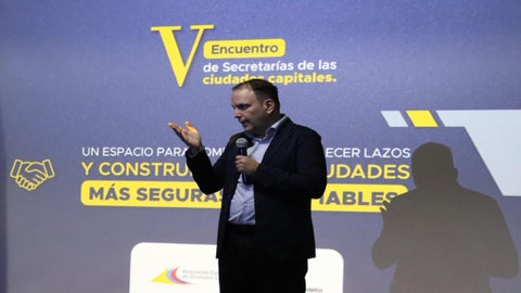 Andrés Santamaría de Asocapitales habla sobre el futuro del sistema carcelario en Colombia. Tres alternativas se plantean para resolver el hacinamiento carcelario.