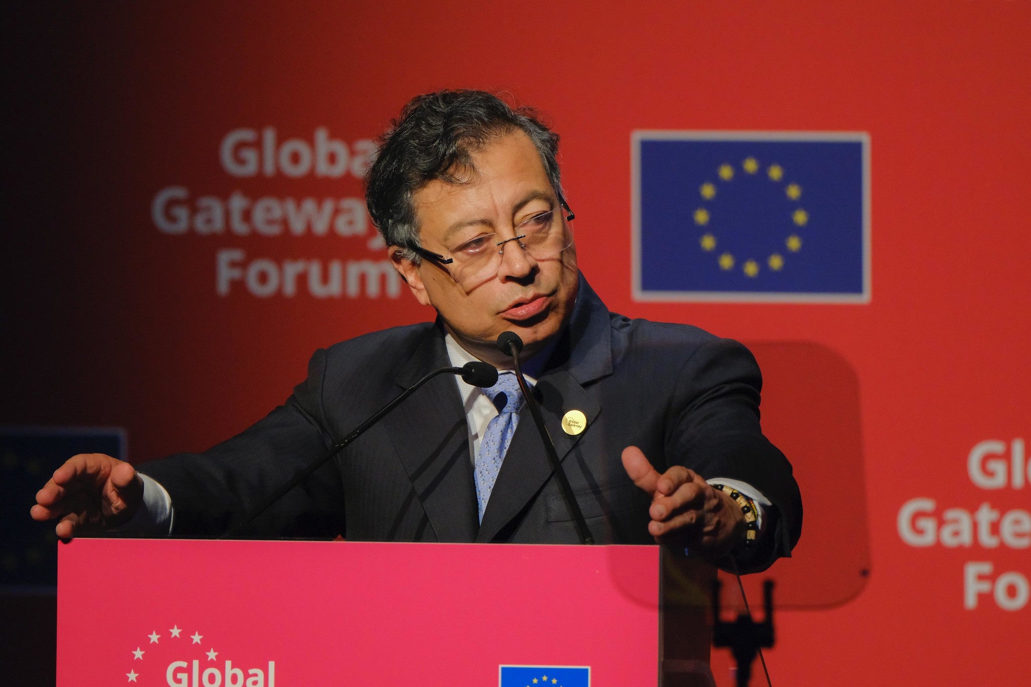 Gremios empresariales de Antioquia critican a Gustavo Petro por crisis con Estados Unidos. Presidente de Intergremial Antioquia advierte sobre peligrosa situación social y económica.