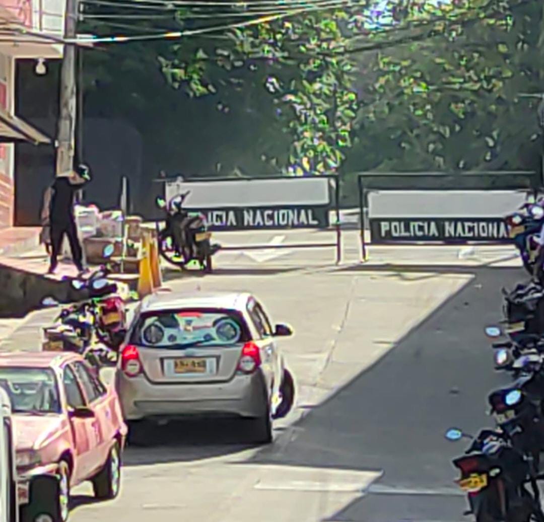 Se reporta que un patrullero resultó herido pero está fuera de peligro
