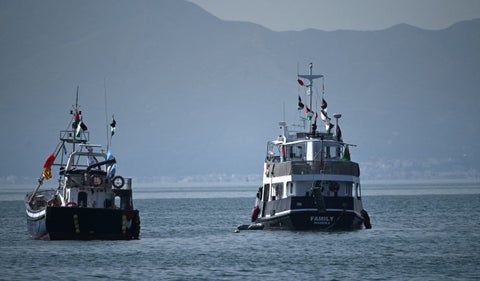Israel bloquea flotilla de ayuda para Gaza: ningún barco ha logrado romper el bloqueo. Flotilla Global Sumud de Hamás fracasa en su intento de entrar en zona de combate activa.