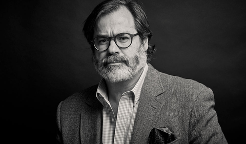 Francisco Samper, CEO de MullenLowe Latam, recibe el premio Leyenda El Dorado por su trayectoria de casi cinco décadas en la industria publicitaria. Agradecido y comprometido con la innovación, destaca la importancia de la inteligencia artificial y la adaptación a las nuevas plataformas