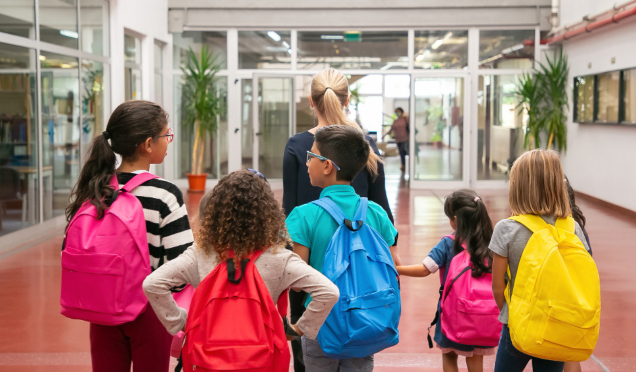 Las familias podrán denunciar irregularidades en cobros escolares ante las Secretarías de Educación.
