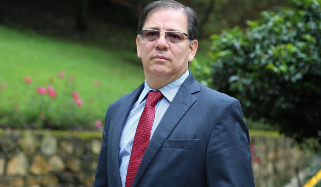 El presidente de la Corte Suprema de Justicia, magistrado Octavio Augusto Tejeiro, habla sobre la independencia judicial y la elección de magistrados en Colombia. La aplicación de la Constitución de 1991 es fundamental en este momento.