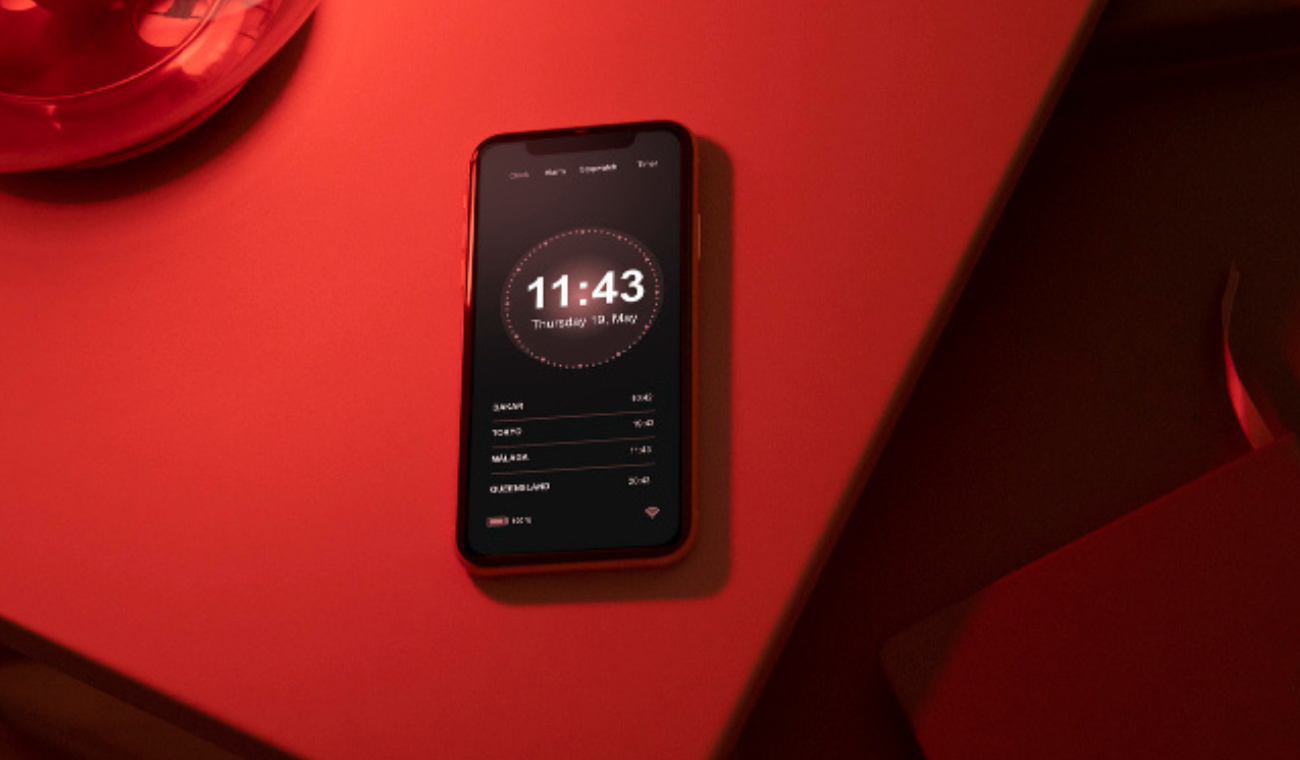 La isla dinámica en los modelos recientes de iPhone concentra alertas de micrófono y cámara de forma visible.