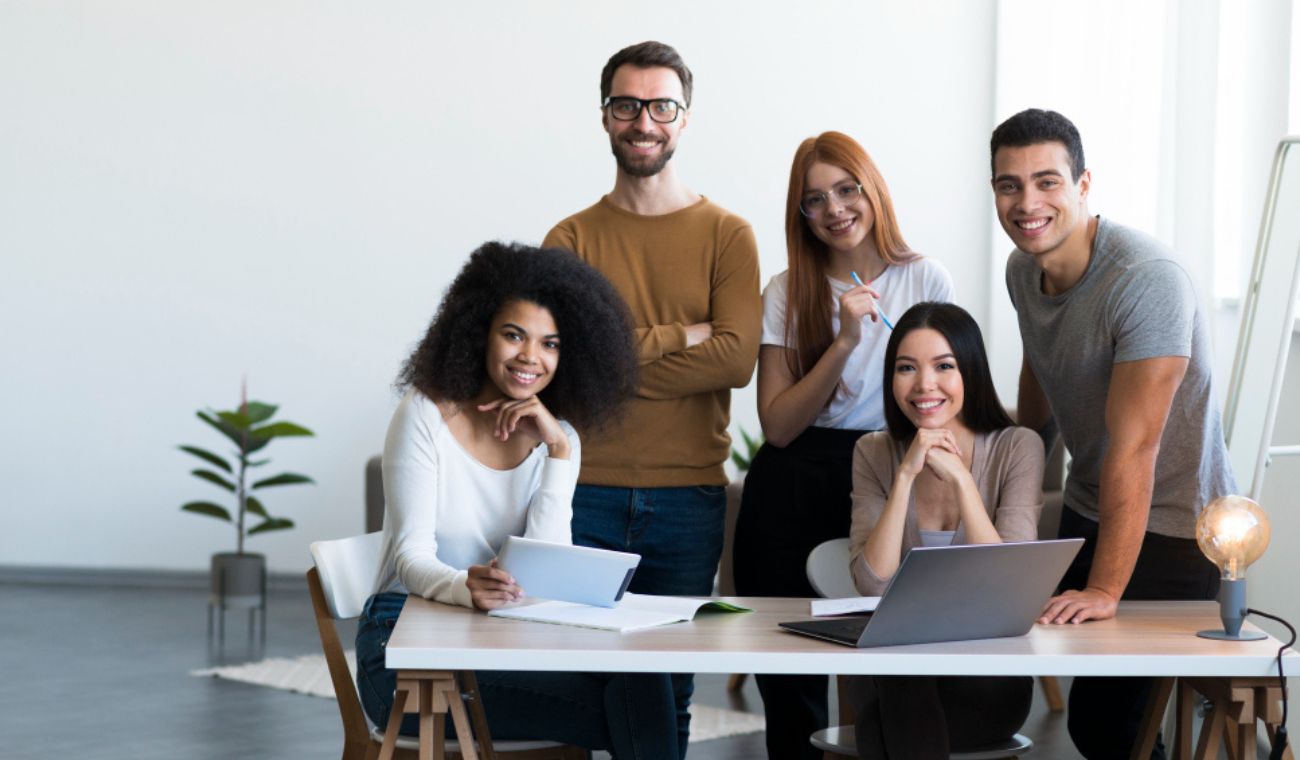 Cinco profesiones que la IA no reemplazará en Colombia