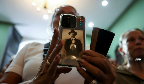 José Gregorio Hernández, el médico venezolano canonizado por el papa León XIV, fue una persona común que se convirtió en un santo extraordinario por su amor por los enfermos.