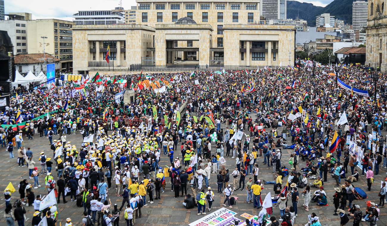 Bogotá celebra el Día de la Diversidad Étnica con actividades culturales y manifestaciones en puntos emblemáticos como la Plaza de Bolívar y el Parque de los Periodistas.