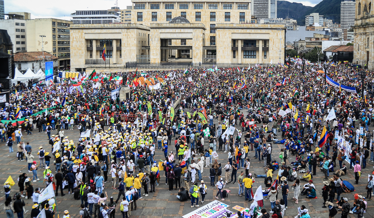 Bogotá celebra el Día de la Diversidad Étnica con actividades culturales y manifestaciones en puntos emblemáticos como la Plaza de Bolívar y el Parque de los Periodistas.