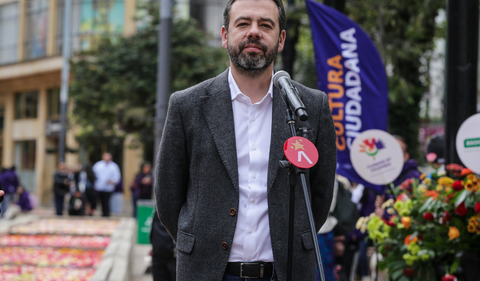 El alcalde mayor de Bogotá, Carlos Fernando Galán, se pronunció sobre los hechos vandálicos ocurridos en las recientes protestas en la capital, destacando las restricciones al uso de la Fuerza Pública.