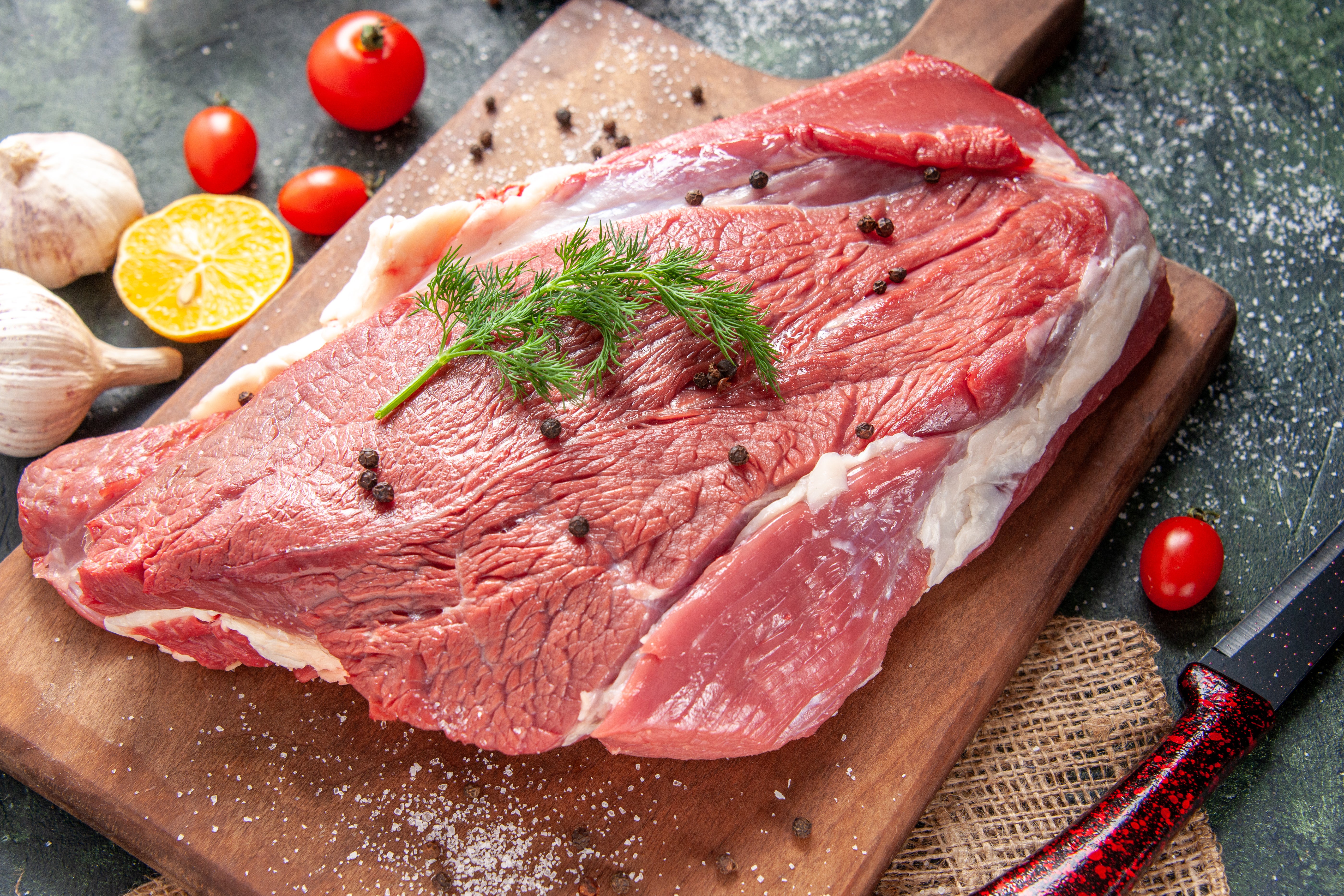 Esta es la CANTIDAD de CARNE que debe CONSUMIR DIARIAMENTE, según su edad y peso