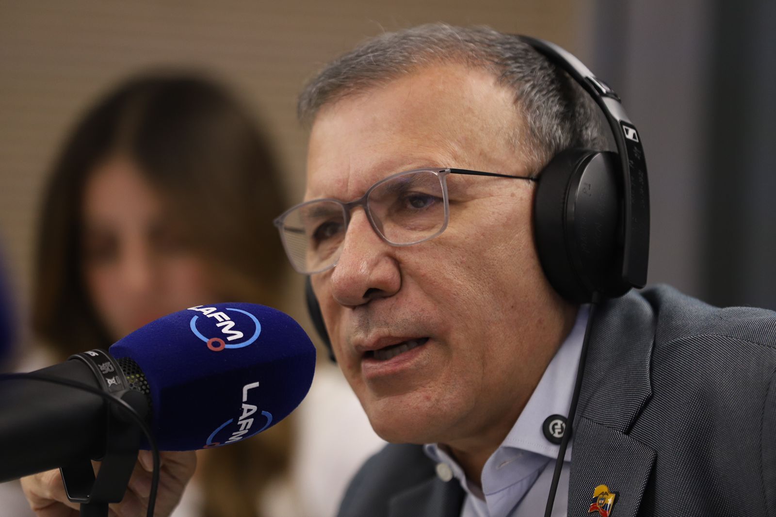 Imagen de Roy Barreras, exembajador de Colombia en Reino Unido, en entrevista con La FM.