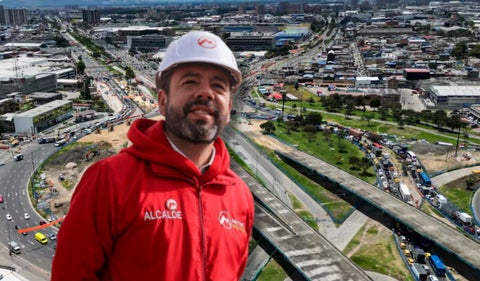 La demolición controlada de El Pulpo en Bogotá fue un éxito, sin afectaciones a servicios públicos ni vías. Más de 700 personas participaron en la operación coordinada por entidades como IDU y Bomberos