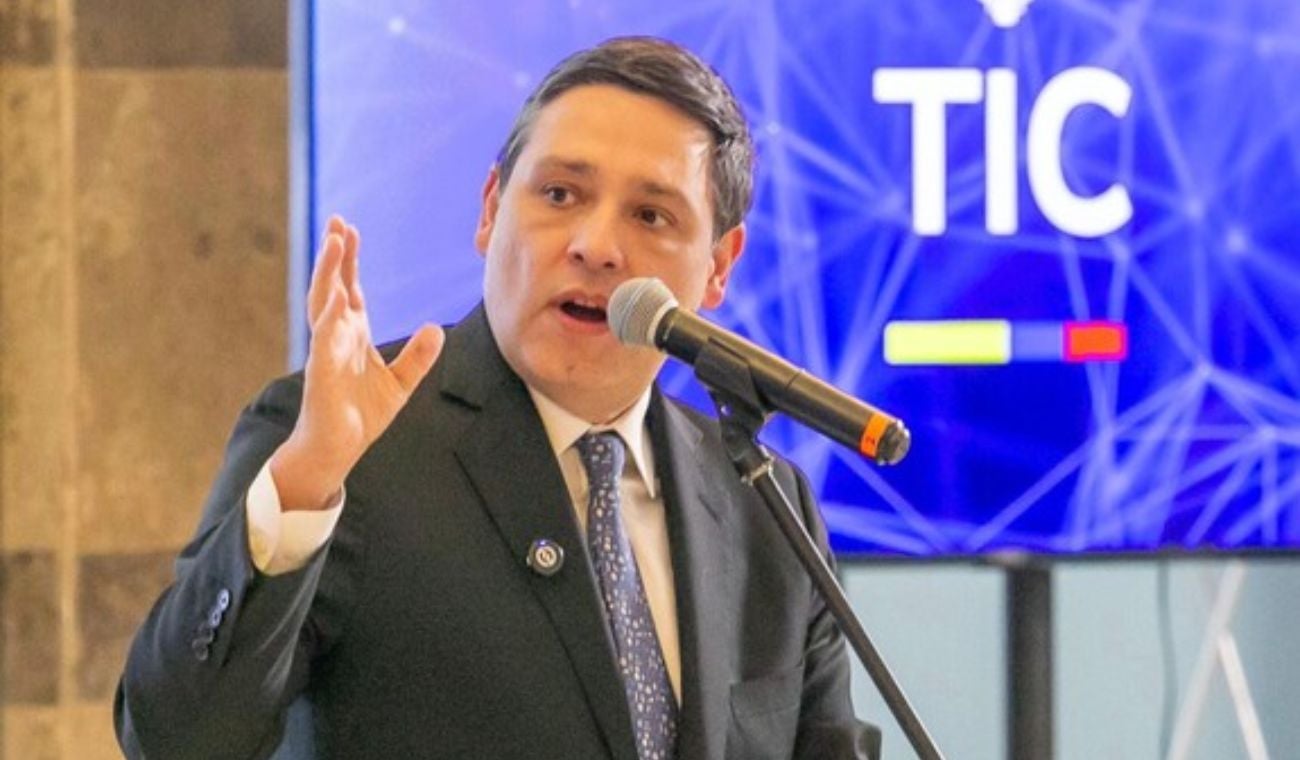 Amenazan con un arreglo floral al padre de Mauricio Lizcano en su sede de campaña en Manizales