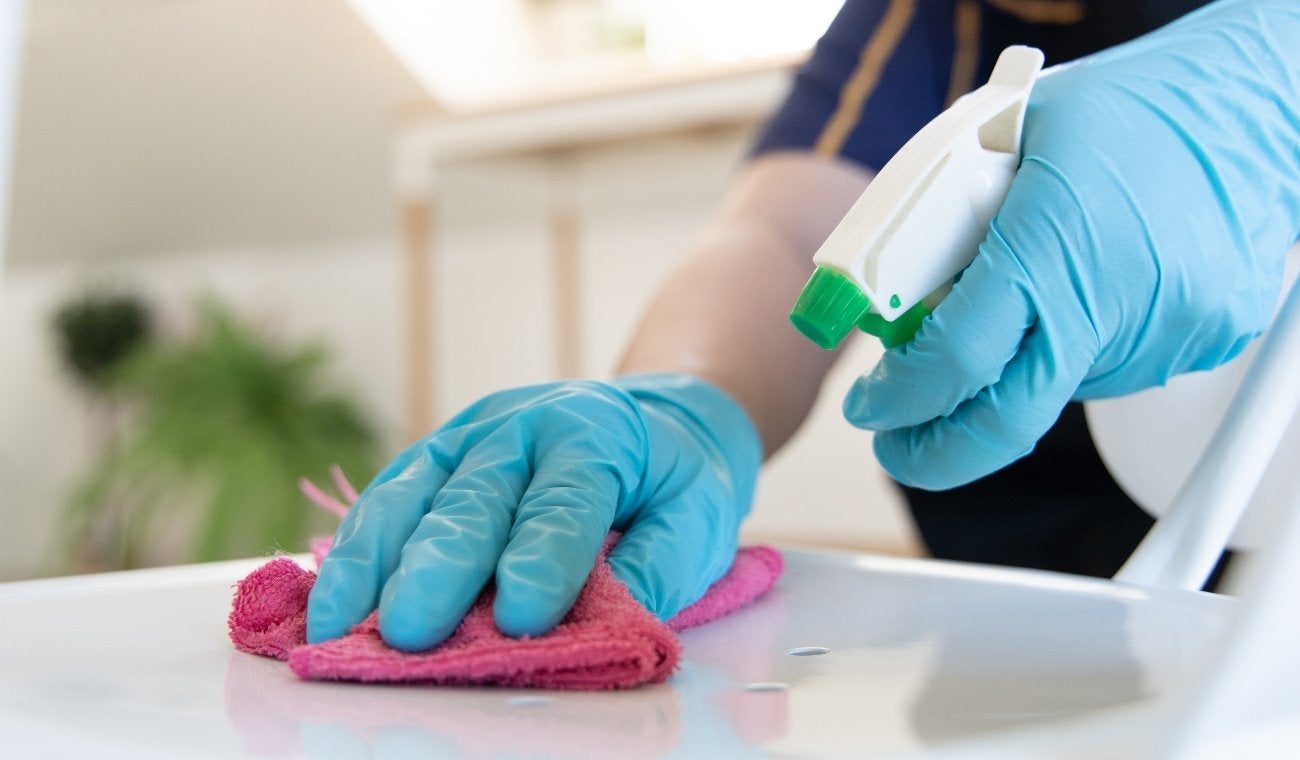 Mezclar bicarbonato con agua oxigenada