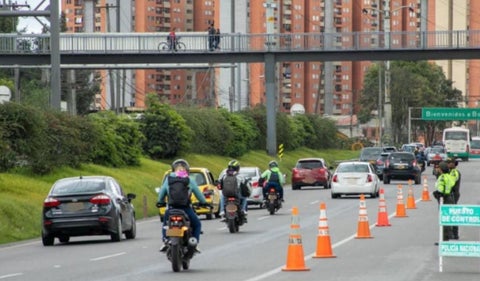 Pico y placa en Bogotá: restricción vehicular para reducir tráfico y emisiones.