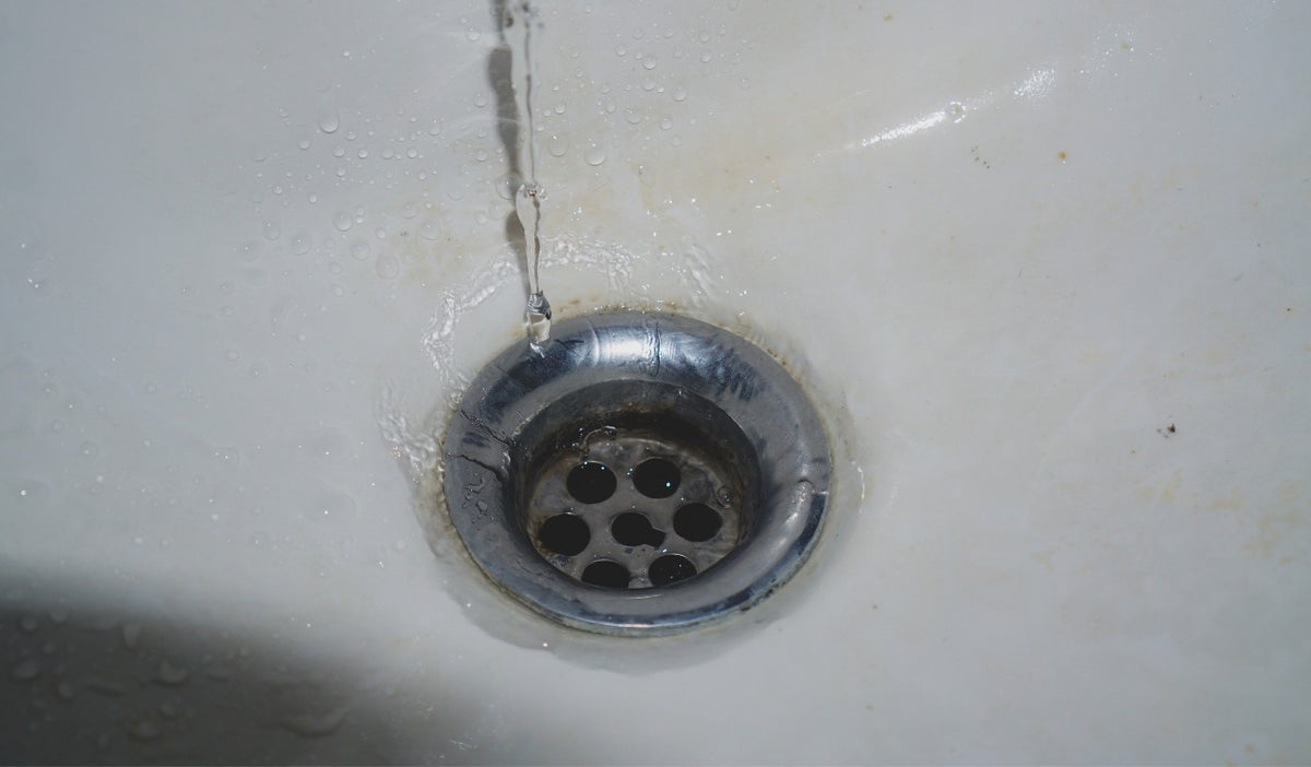 Por qué se recomienda echar vinagre por el desagüe en este octubre