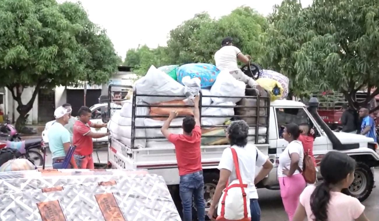 Líderes de Arenal del Sur, Bolívar, denuncian incumplimiento del Gobierno Nacional en medio de crisis humanitaria. Habitantes deciden regresar a sus hogares con miedo y zozobra.