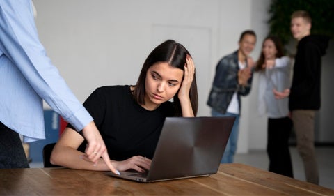 Psicóloga explica cómo el comportamiento de un jefe puede afectar la salud mental de los trabajadores