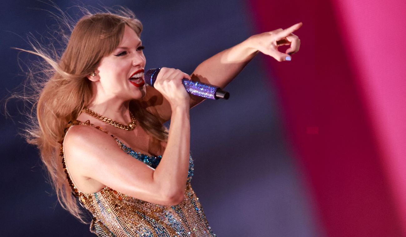 Taylor Swift presenta su decimosegundo álbum, 'The Life of a Showgirl', fusionando música y negocios en un fenómeno cultural. Con material promocional inspirado en su gira récord Eras y su romance con Travis Kelce, la estrella pop demuestra su maestría en el marketing narrativo