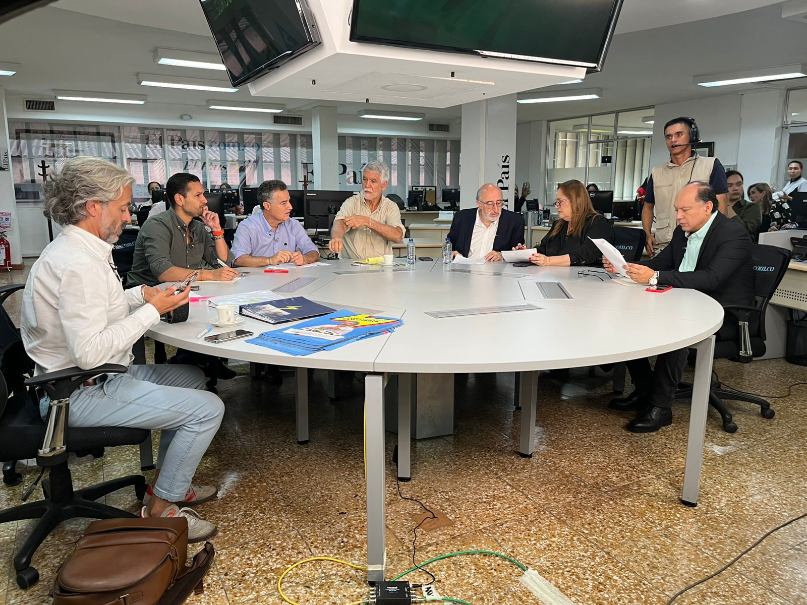 Los precandidatos a la Presidencia de Colombia se reúnen en Cali para debatir sobre la conservación de la biodiversidad en el Valle del Cauca.