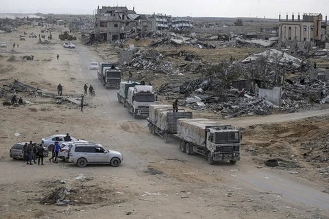 Camiones con ayuda humanitaria en Rafah, en una imagen de archivo. EFE/