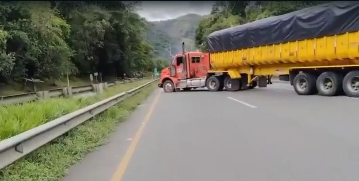 Varios conductores denunciaron que las llantas de sus vehículos fueron pinchadas