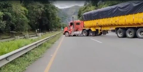 Varios conductores denunciaron que las llantas de sus vehículos fueron pinchadas