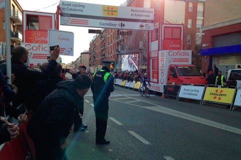 Alvaro-Hodeg-en-la-meta-1-etapa-vuelta-a-cataluña-@voltacataluya.jpg