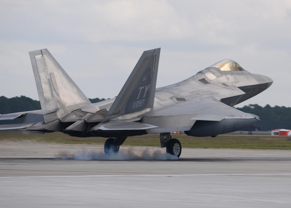 Avion-@Travis60AMW-LA-FM.jpg
