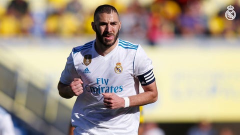 Benzema400RealMadridOFICIAL.jpg