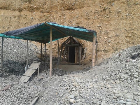COLP_EXT_040605.jpg