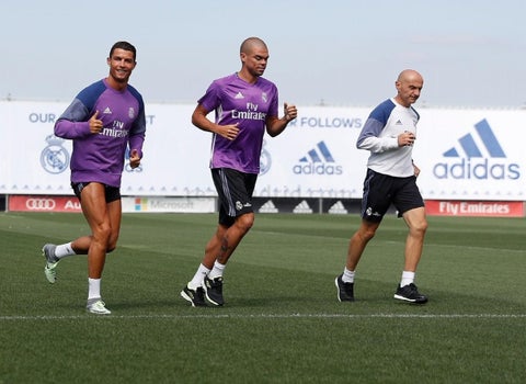 CRISTIANORONALDOMADRIDOFICIALLAFM1.jpg