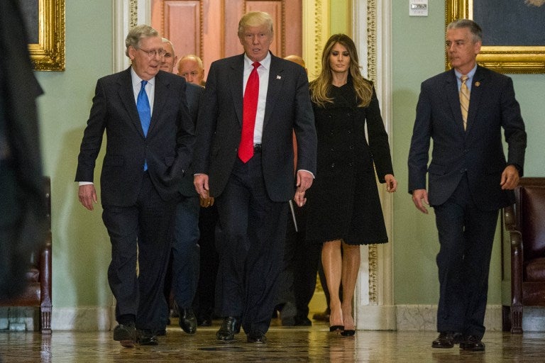 DONALDTRUMPWALKINGAFPLAFM1.jpg