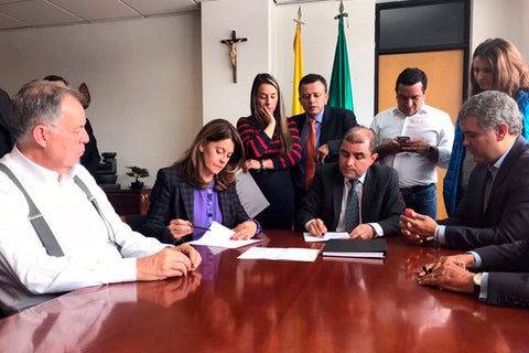 Derecha-LA-FM-registraduría.jpg