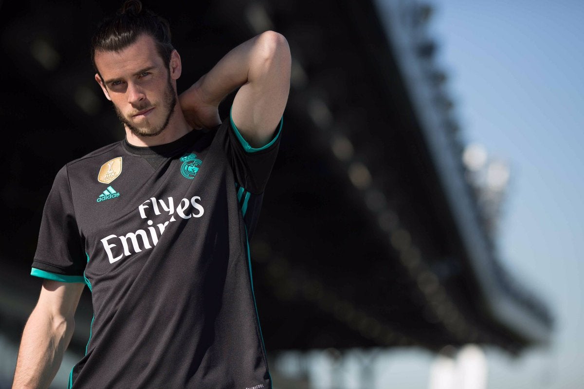 GarethBaleMadridShirtFOTOOFICIALTWITTERBALE.jpg