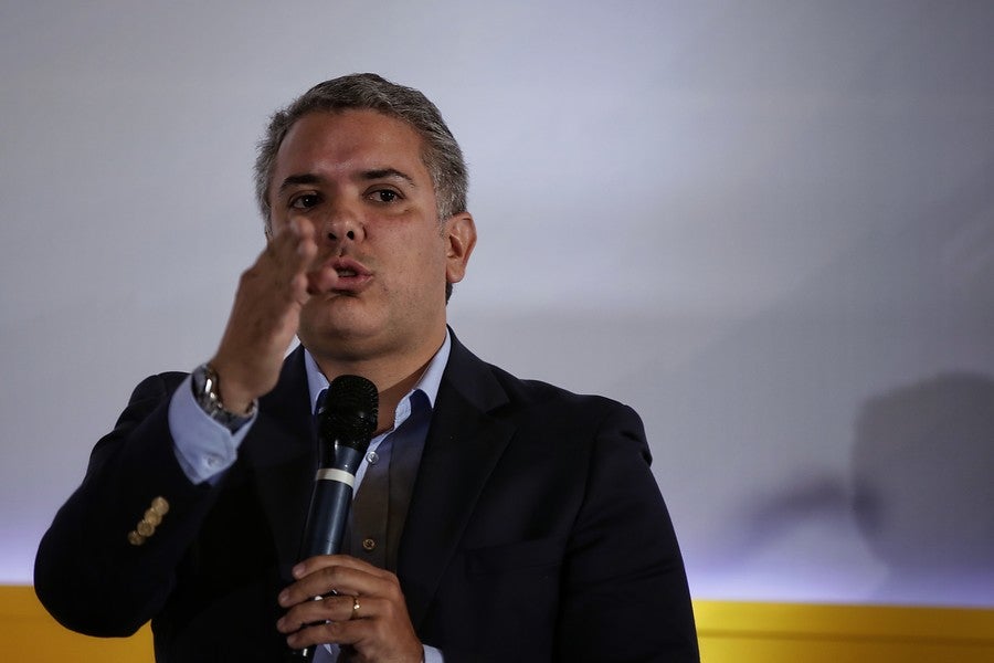 IvanDuqueMicroRefCOLPRENSA.jpg