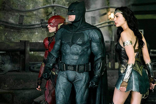 JusticeLeagueBatmanOFICIALEW.jpg