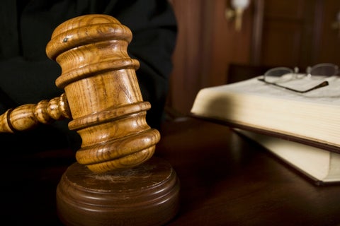 Imagen de referencia de un tribunal / Ingimage