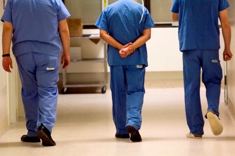 Médicos-Ingimage.jpg