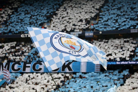 ManchesterCityFlagFotoOFICIAL.jpg