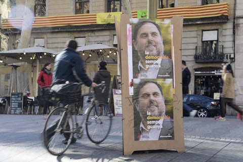 OriolJunquerasCartelesAFP.jpg
