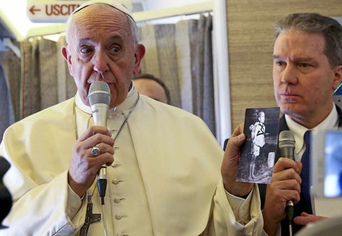 PapaFranciscoFotoRumboChileNagazakiAFP.jpg