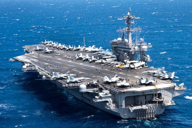 Portaaviones-norteamericano-en-Vietnam-Departamento-de-Defensa.jpg