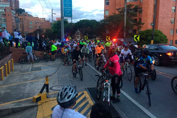 Protesta-ciclista-vía-la-calera.jpg