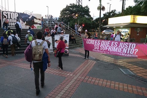 ProtestaTorosMedellinSuminLAFM.jpg