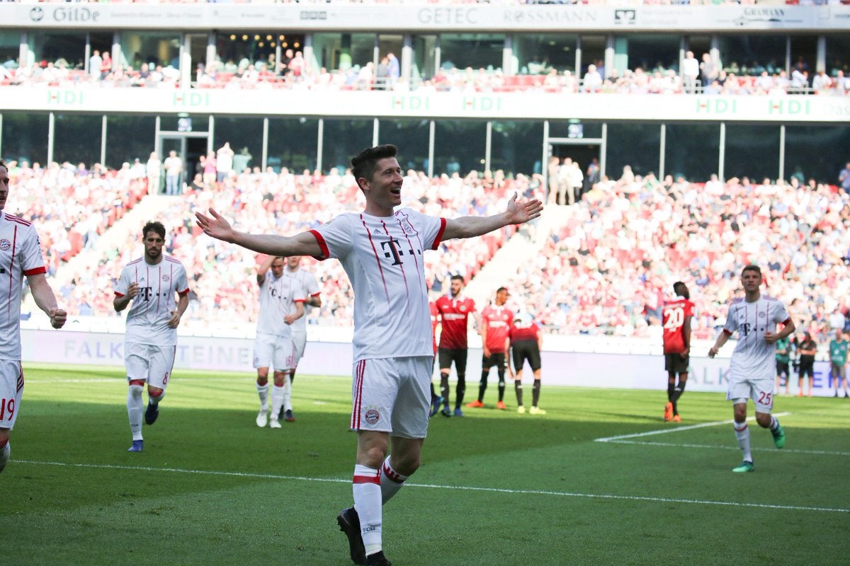 RobertLewandowskiBayernFotoOficial.jpg